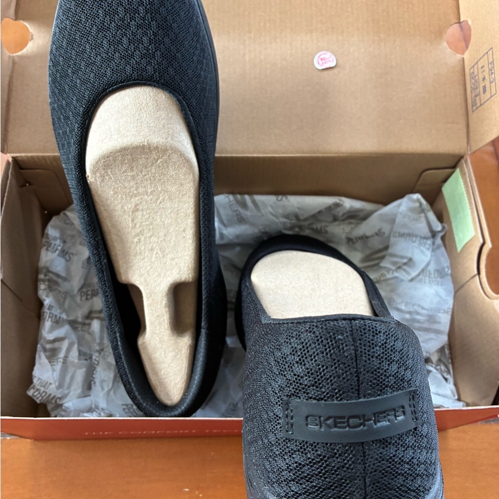 NIB Skechers Black Knit Slip-On Loafers